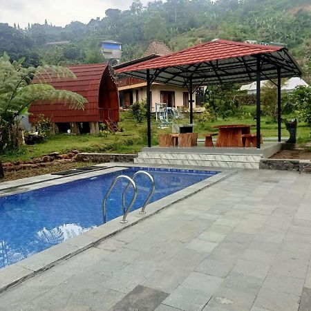 Wooden House Paseban Villa Bogor Esterno foto
