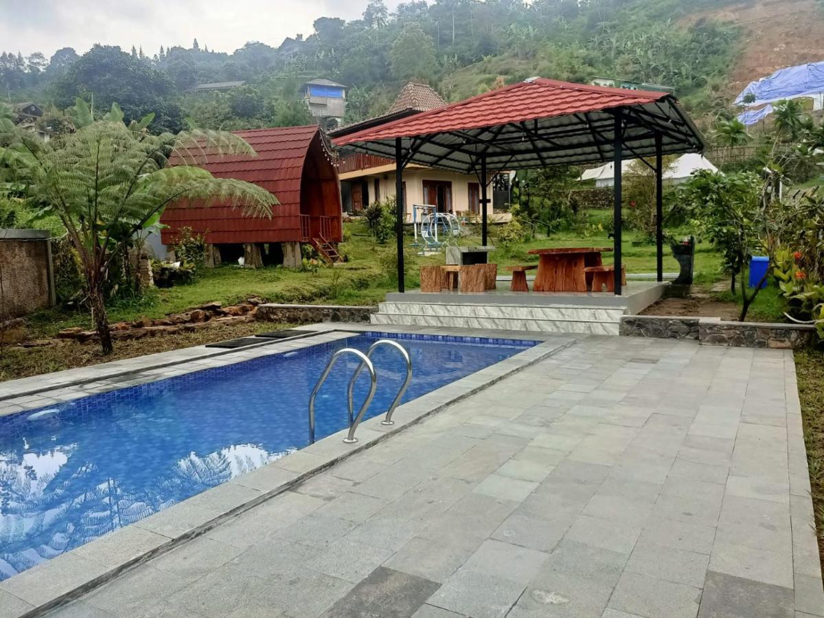 Wooden House Paseban Villa Bogor Esterno foto